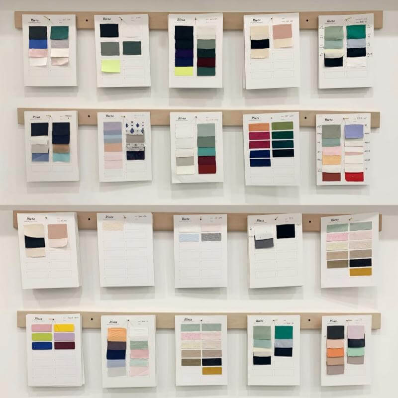 Material and color selection for multi-SKU cosmetic bag production