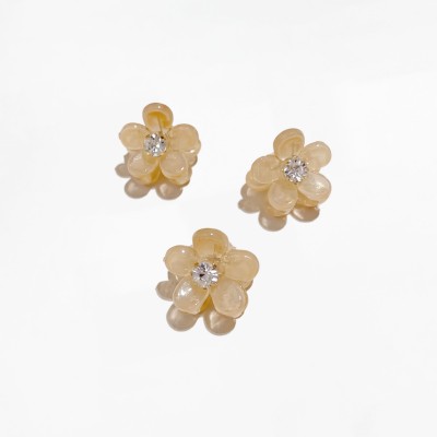 Tiny Daisy Flower Bangs Clip