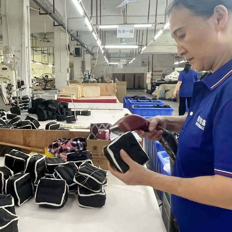 Quality control inspection evidence for cosmetic bag bulk production